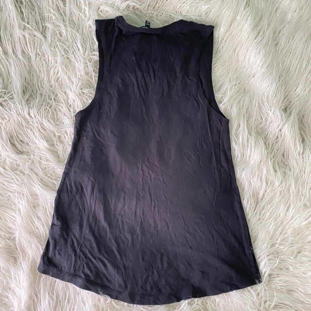 Express Rose Patterned Muscle T - Picture 7 of 8